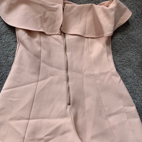 SHEIN Nude Ruffle Scoop Neck Zipper Back Romper - Picture 4 of 5